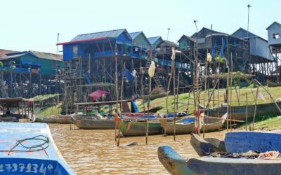 Der Weg zu den Stelzendörfern am Tonle Sap