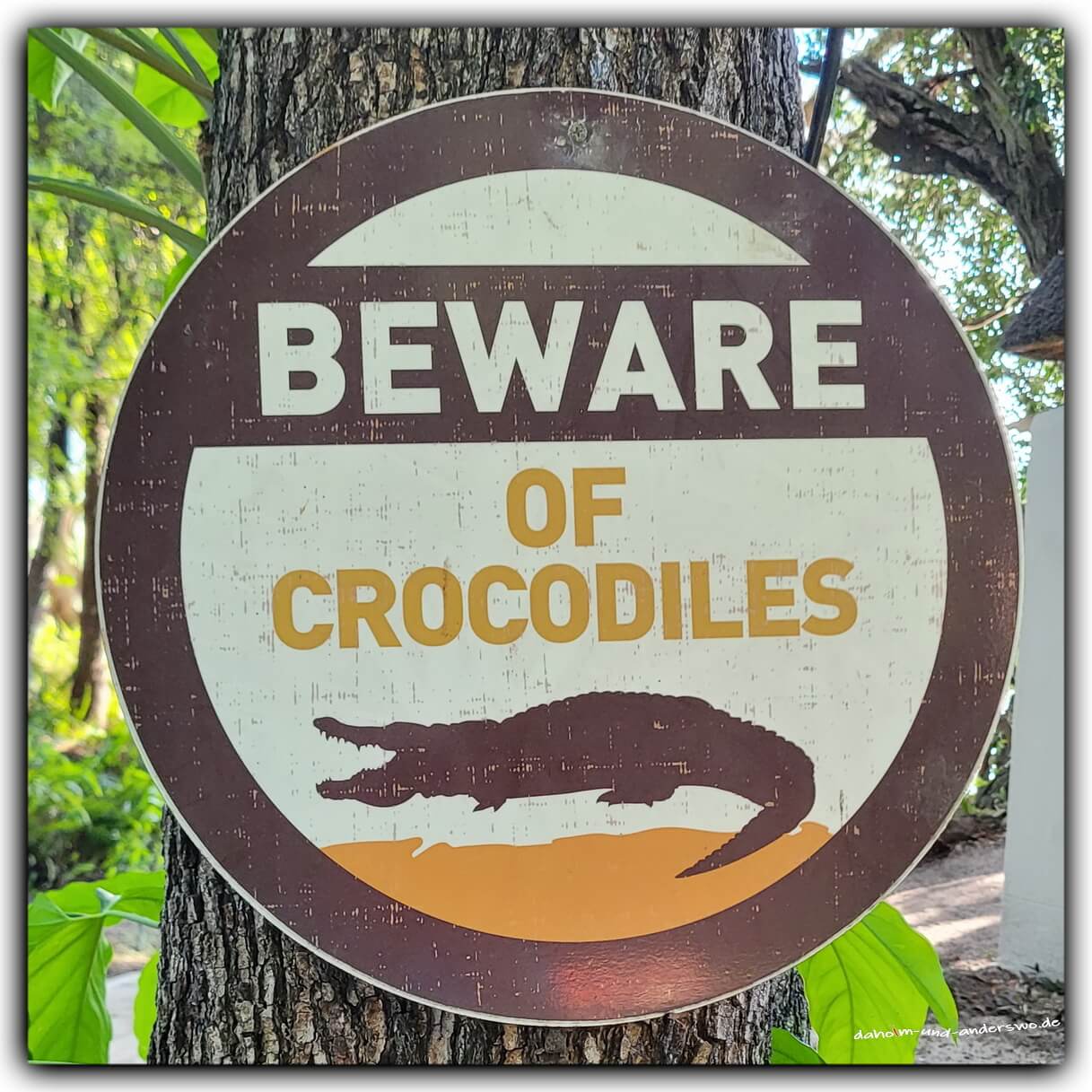 chobe nationalpark-namibia-schild-crocodiles