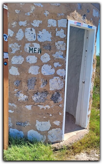 03 etosha-namibia-Rastplatz - WC02 03 etosha namibia Rastplatz WC02