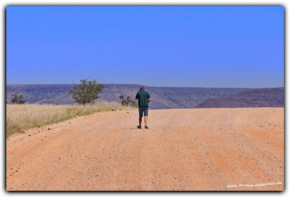 namibia-damaraland-straße-weite-berge-02 namibia damaraland strasse weite berge 02