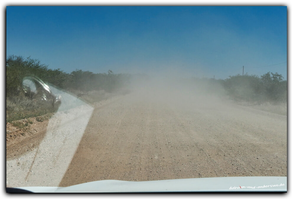 namibia-schotterstrasse-staub 03 namibia schotterstrasse staub 03