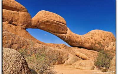 Unter dem Bogen der Spitzkoppe