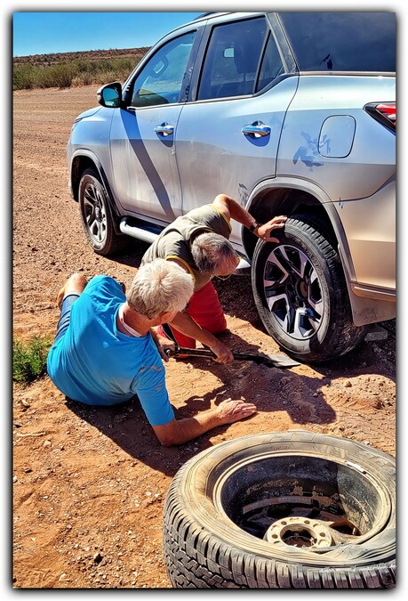namibia autopanne reifenwechsel 02