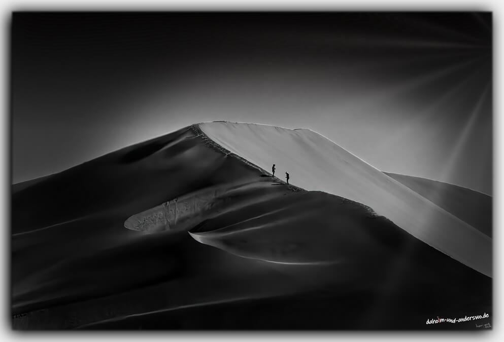 namibia duene7 schwarz weiss weite wanderer