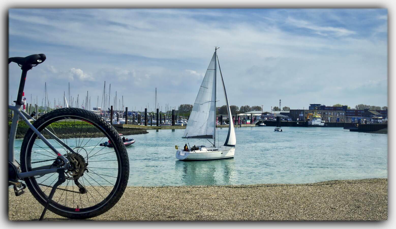 Breskens Strand Hafen segelboot Fahrrad Holland Nordsee Zeeland Niederlande 01